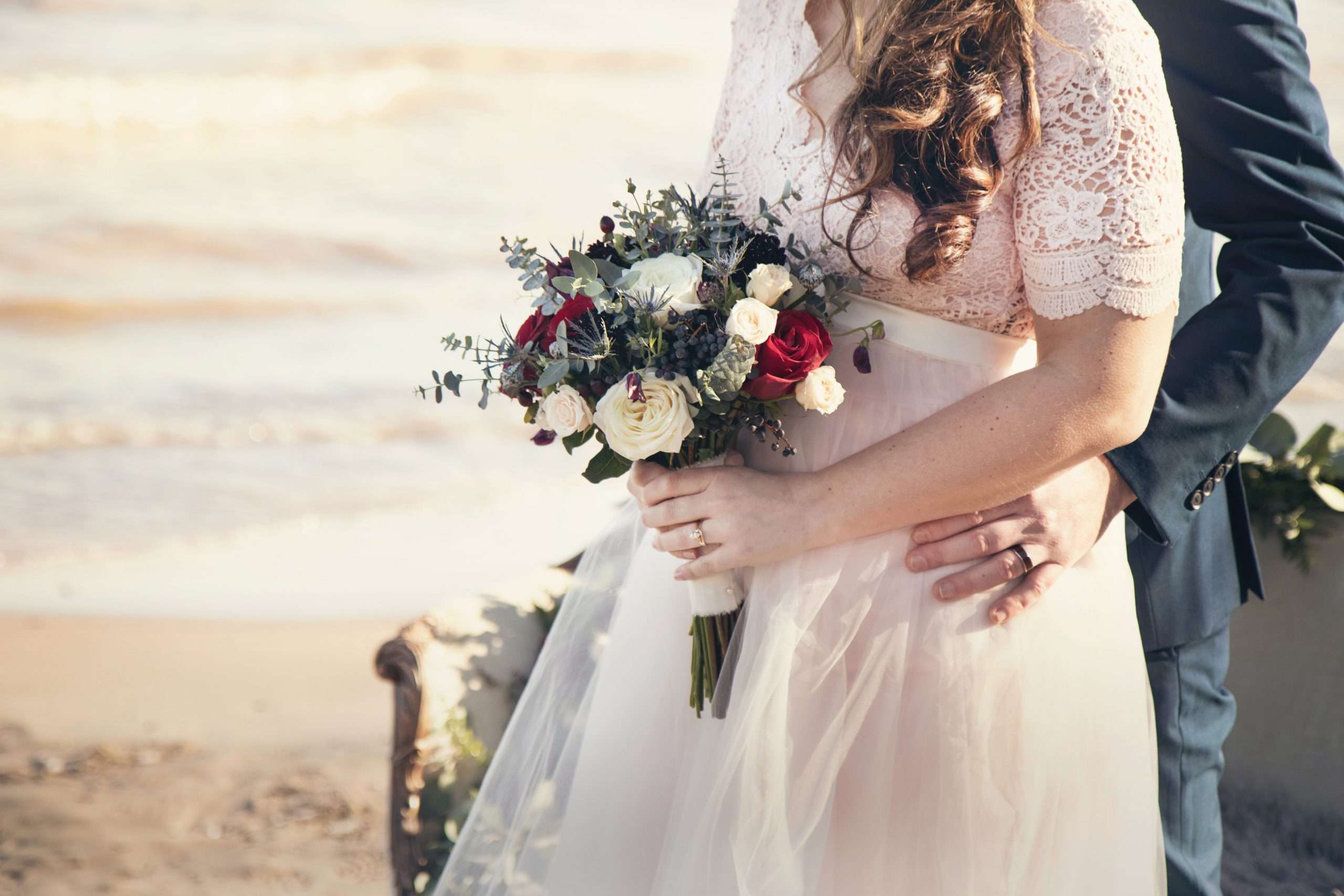 Top 10 tips for beautiful beach wedding dresses
